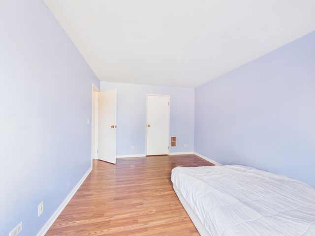 820 N Lakeside Drive 2C, Vernon Hills, IL 60061