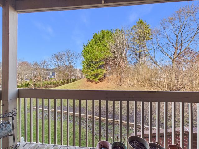 820 N Lakeside Drive 2C, Vernon Hills, IL 60061