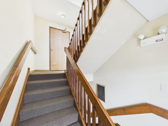 820 N Lakeside Drive 2C, Vernon Hills, IL 60061