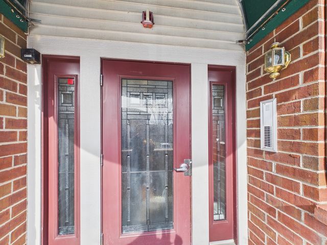 820 N Lakeside Drive 2C, Vernon Hills, IL 60061