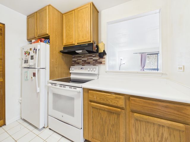 820 N Lakeside Drive 2C, Vernon Hills, IL 60061