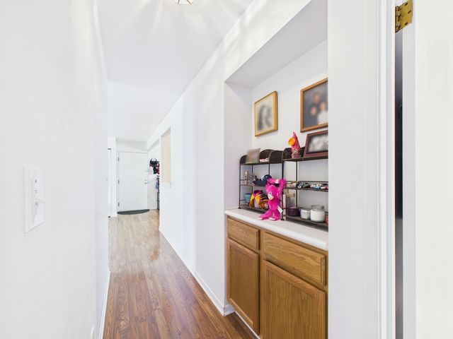 820 N Lakeside Drive 2C, Vernon Hills, IL 60061