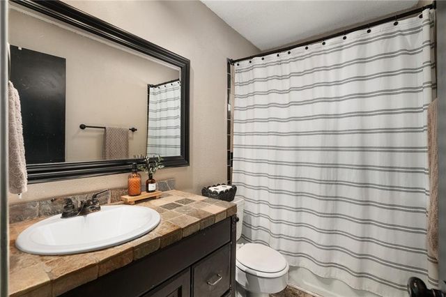 12727 Oakland Avenue, Grandview, MO 64030
