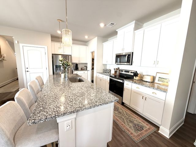 4352 Skyridge Dr, Nashville, TN 37207