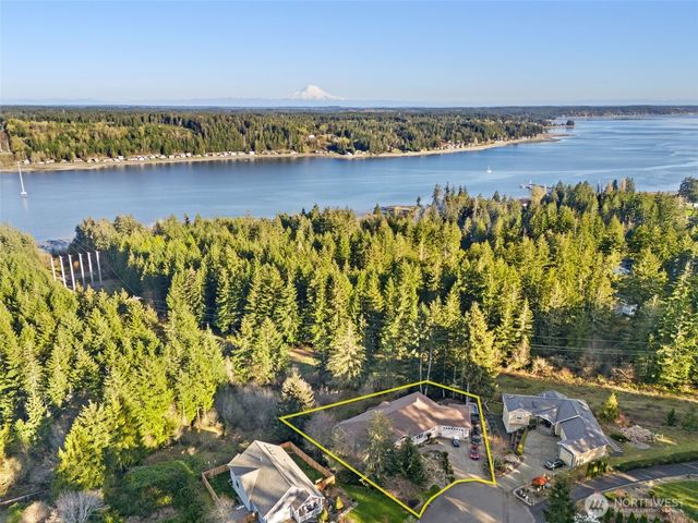 341 E Rainier Court, Allyn, WA 98524
