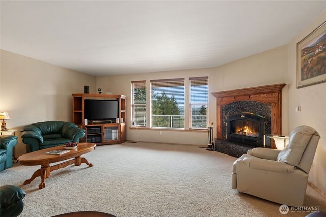 341 E Rainier Court, Allyn, WA 98524