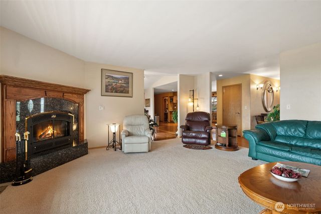 341 E Rainier Court, Allyn, WA 98524