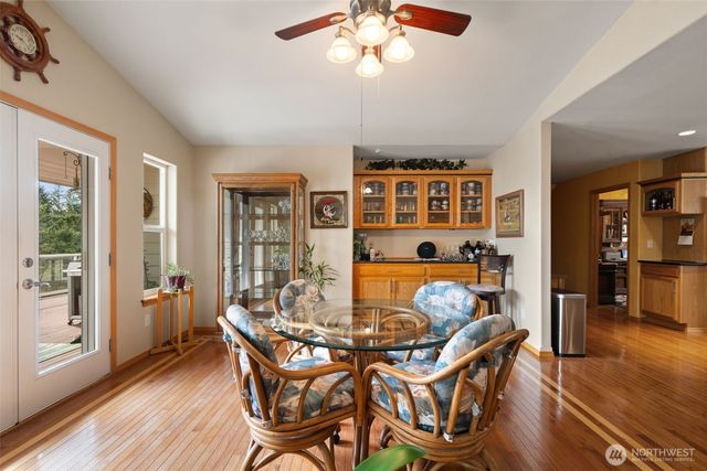 341 E Rainier Court, Allyn, WA 98524