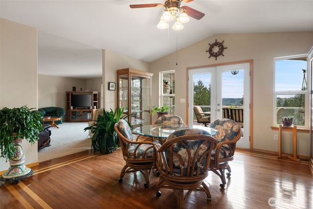 341 E Rainier Court, Allyn, WA 98524