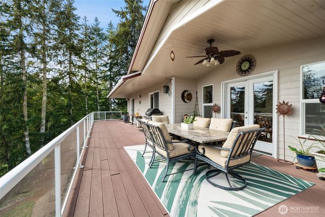 341 E Rainier Court, Allyn, WA 98524