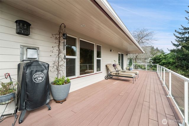 341 E Rainier Court, Allyn, WA 98524