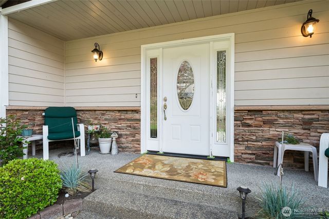 341 E Rainier Court, Allyn, WA 98524
