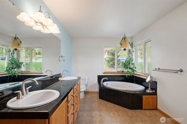 341 E Rainier Court, Allyn, WA 98524
