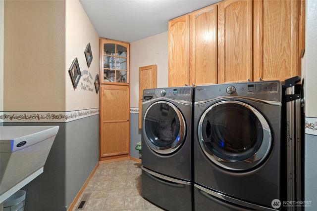 341 E Rainier Court, Allyn, WA 98524