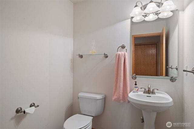 341 E Rainier Court, Allyn, WA 98524