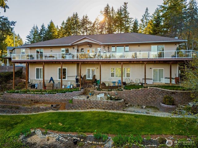 341 E Rainier Court, Allyn, WA 98524