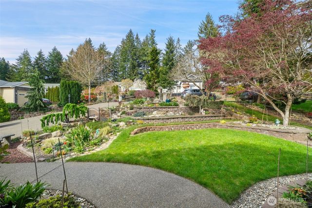 341 E Rainier Court, Allyn, WA 98524
