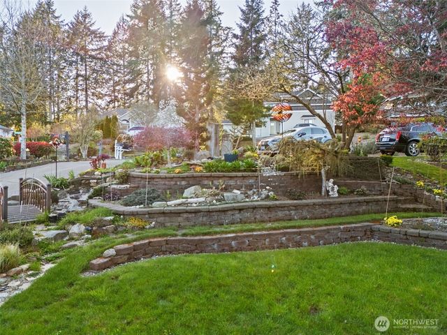 341 E Rainier Court, Allyn, WA 98524