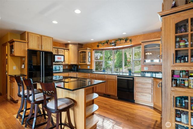 341 E Rainier Court, Allyn, WA 98524