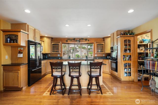 341 E Rainier Court, Allyn, WA 98524