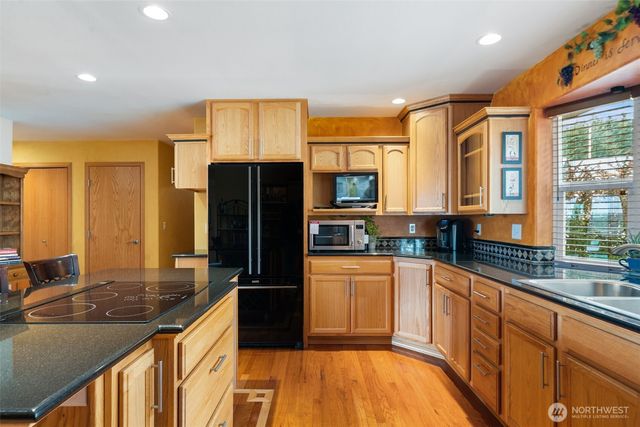 341 E Rainier Court, Allyn, WA 98524