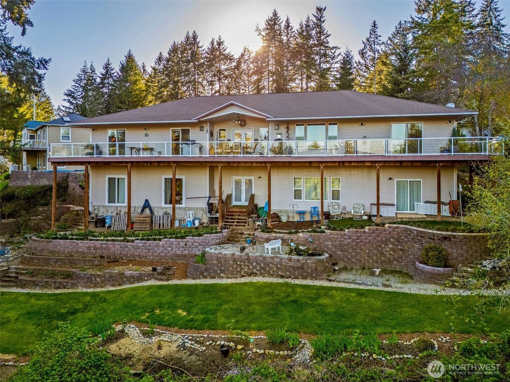 341 E Rainier Court, Allyn, WA 98524