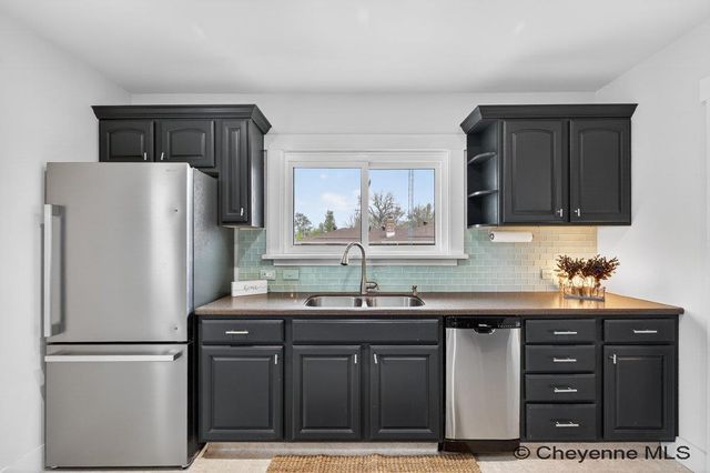 2615 EVANS AVE, Cheyenne, WY 82001
