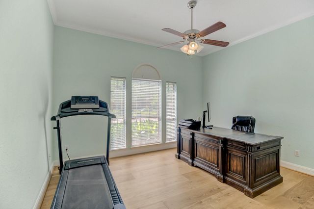 301 Winding Oak Lane S, League City, TX 77573