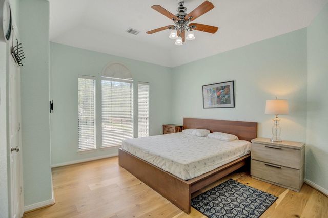301 Winding Oak Lane S, League City, TX 77573