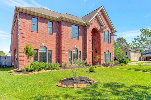 301 Winding Oak Lane S, League City, TX 77573