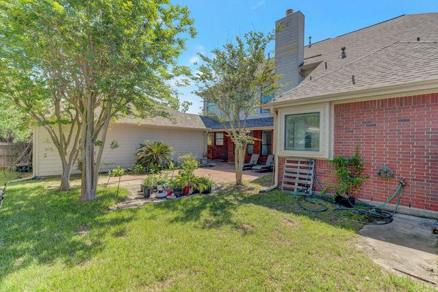 301 Winding Oak Lane S, League City, TX 77573