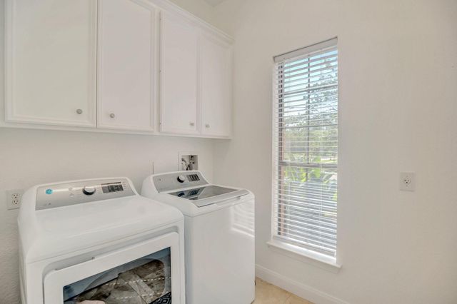 301 Winding Oak Lane S, League City, TX 77573