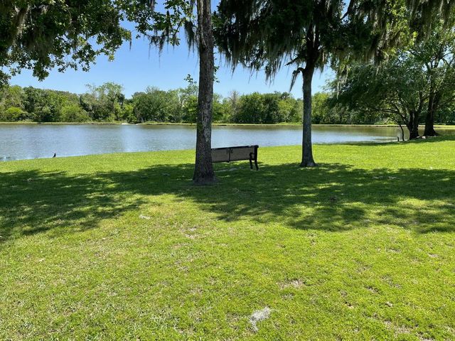 301 Winding Oak Lane S, League City, TX 77573