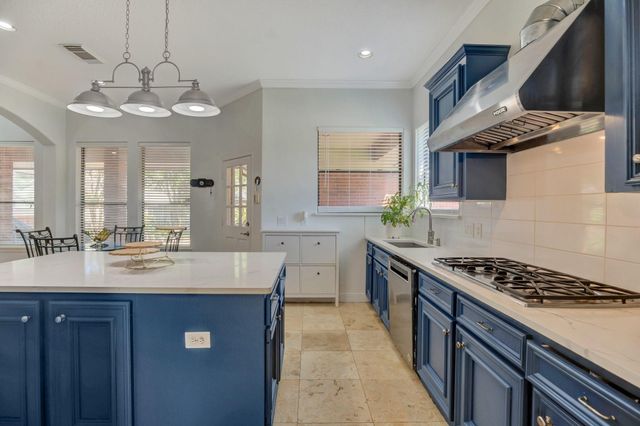 301 Winding Oak Lane S, League City, TX 77573