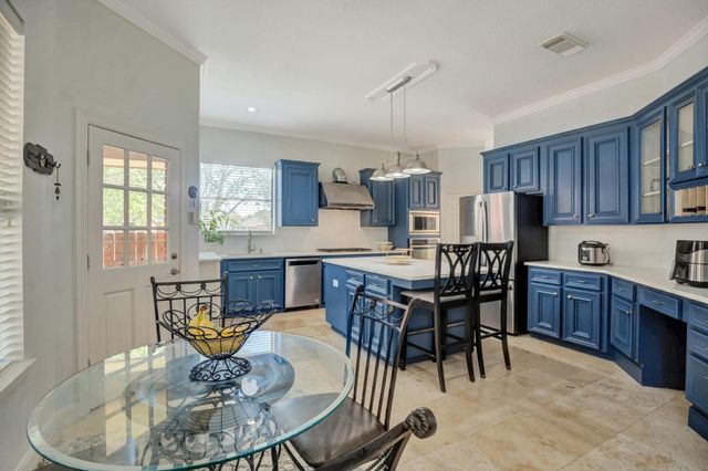 301 Winding Oak Lane S, League City, TX 77573