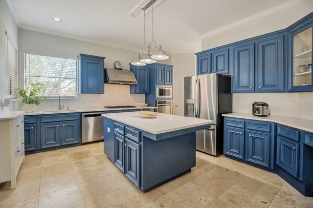 301 Winding Oak Lane S, League City, TX 77573