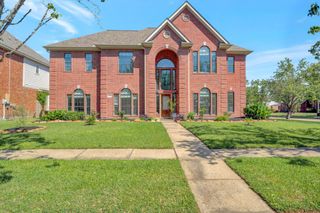 301 Winding Oak Lane S, League City, TX 77573