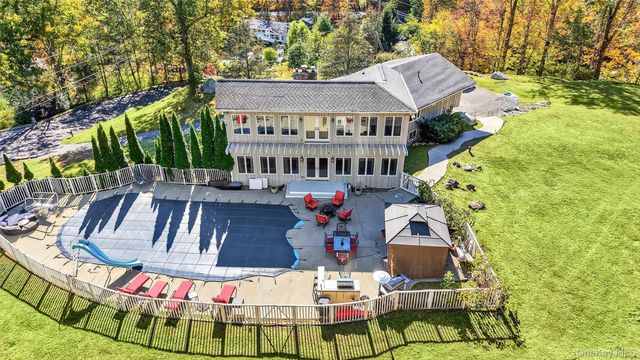 10 Sunrise Drive, Putnam Valley, NY 10579