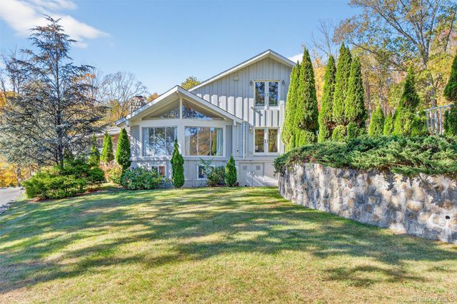 10 Sunrise Drive, Putnam Valley, NY 10579