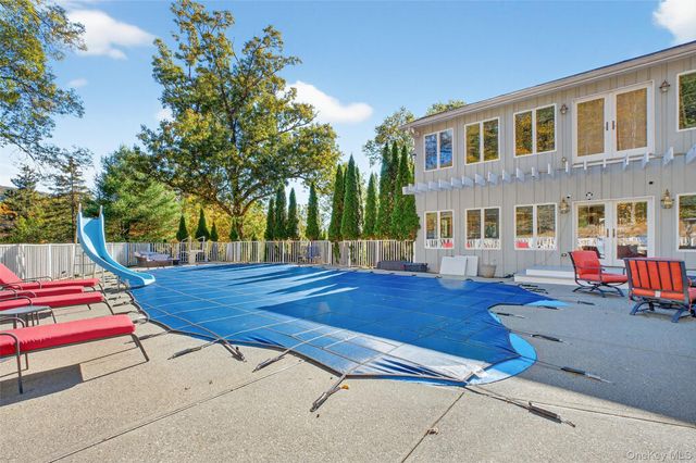 10 Sunrise Drive, Putnam Valley, NY 10579