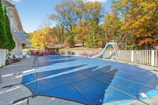 10 Sunrise Drive, Putnam Valley, NY 10579