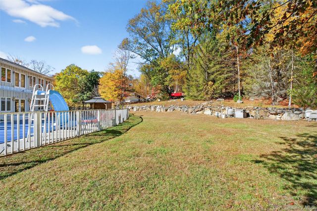 10 Sunrise Drive, Putnam Valley, NY 10579