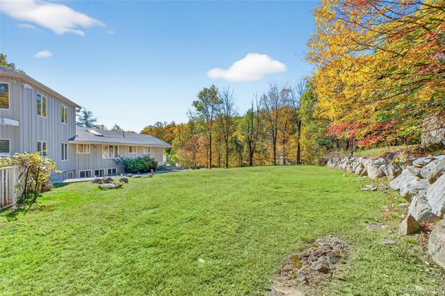 10 Sunrise Drive, Putnam Valley, NY 10579