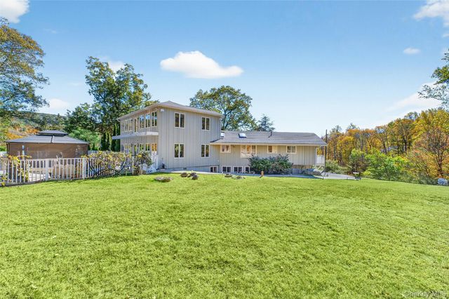 10 Sunrise Drive, Putnam Valley, NY 10579