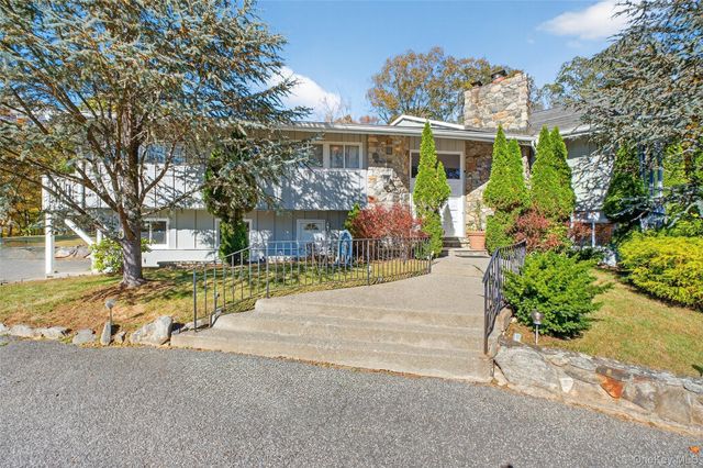 10 Sunrise Drive, Putnam Valley, NY 10579