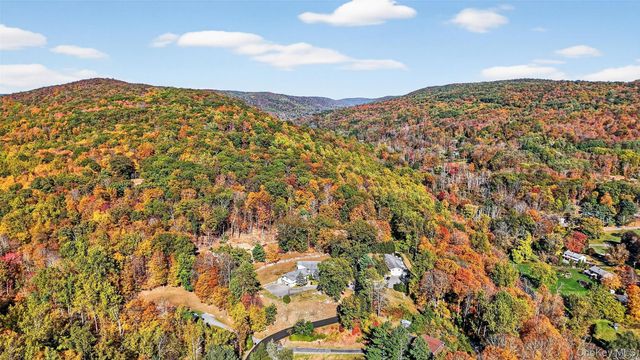 10 Sunrise Drive, Putnam Valley, NY 10579