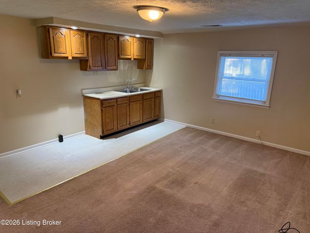 1721 Model Rd, Louisville, KY 40216