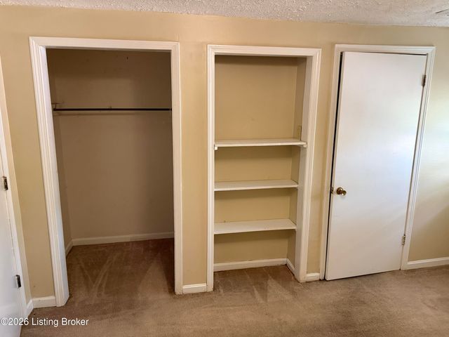1721 Model Rd, Louisville, KY 40216