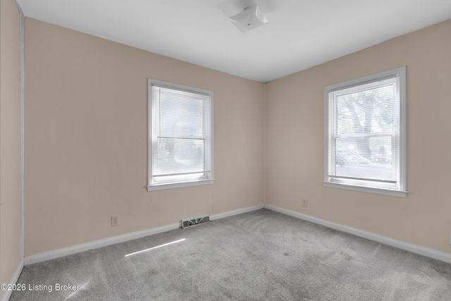 1721 Model Rd, Louisville, KY 40216