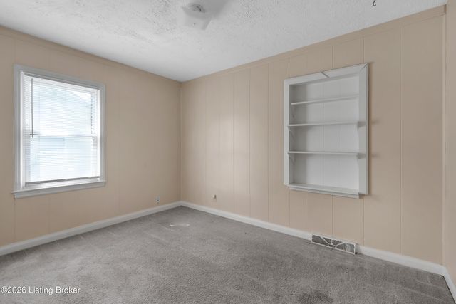 1721 Model Rd, Louisville, KY 40216